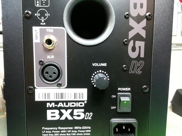 Η οπίσθια όψη ενός Studio monitor M-AUDIO BX5 D2